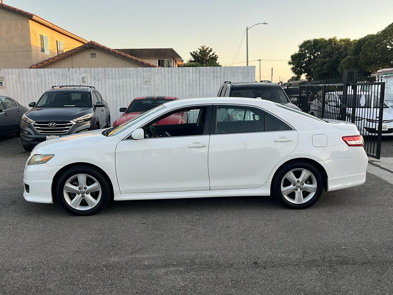 Toyota Camry SE 6-Spd MT 2010