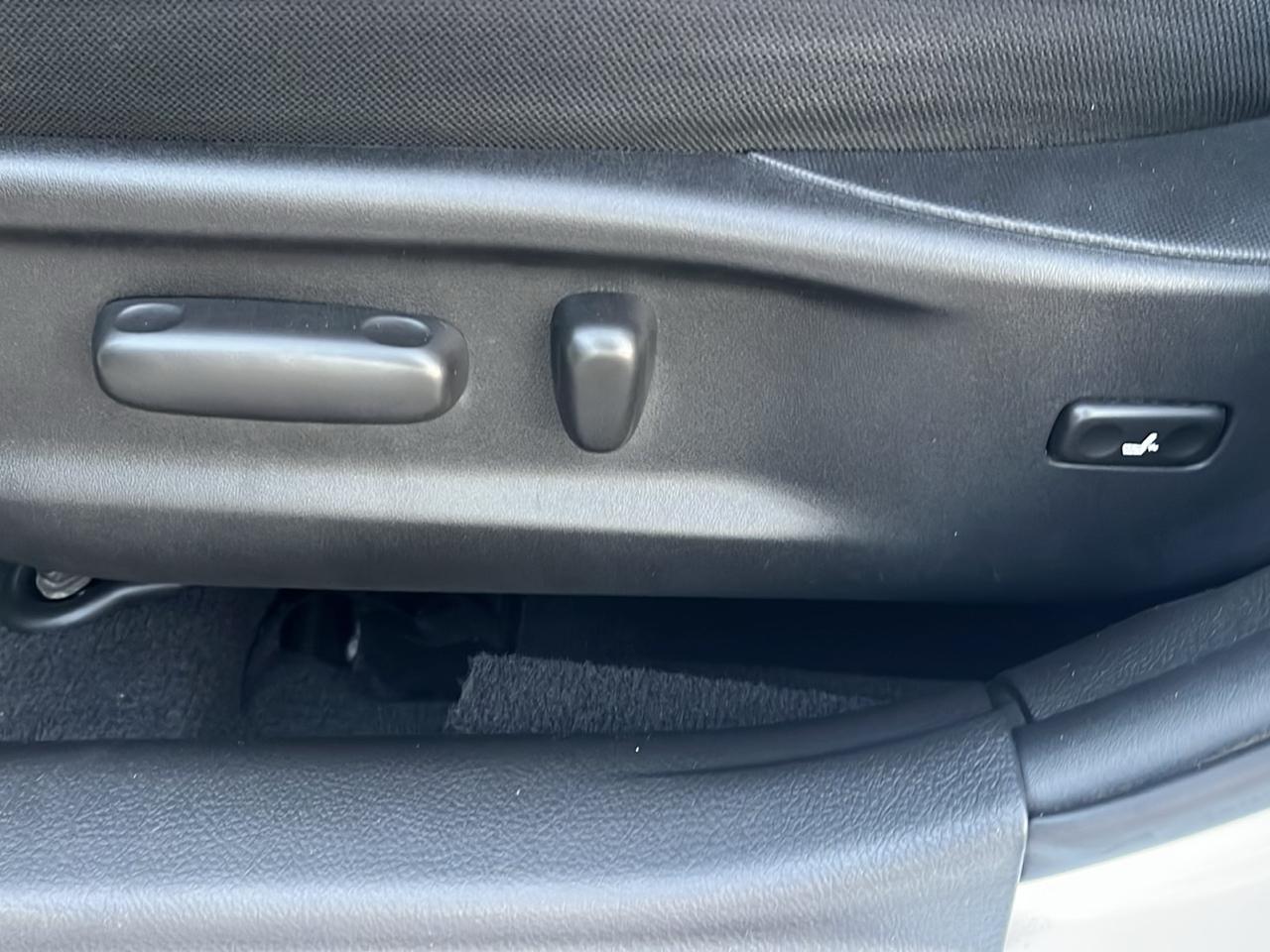 Toyota Camry SE 6-Spd MT 2010