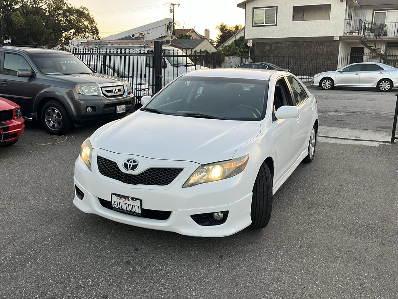 Toyota Camry SE 6-Spd MT 2010