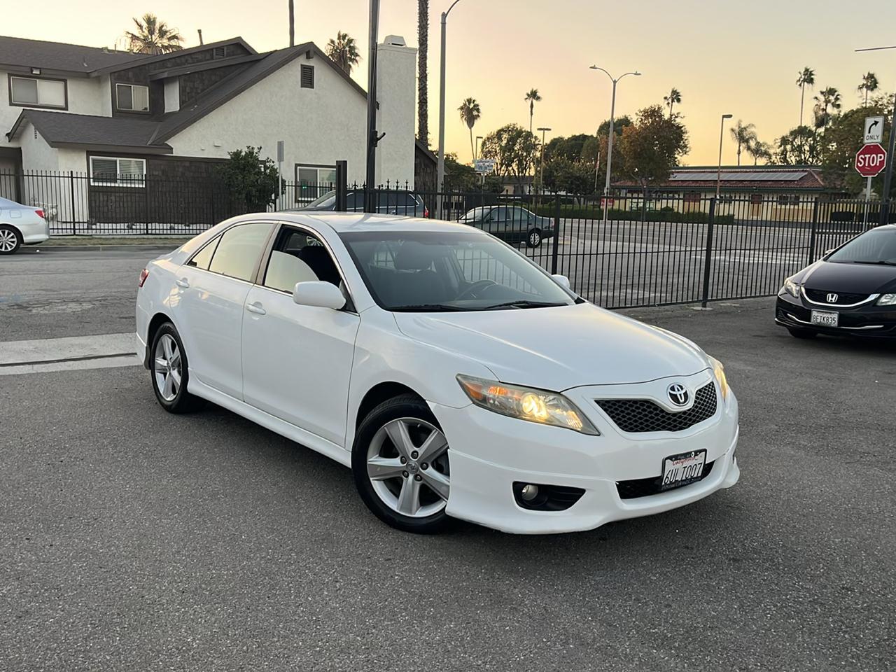 Toyota Camry SE 6-Spd MT 2010
