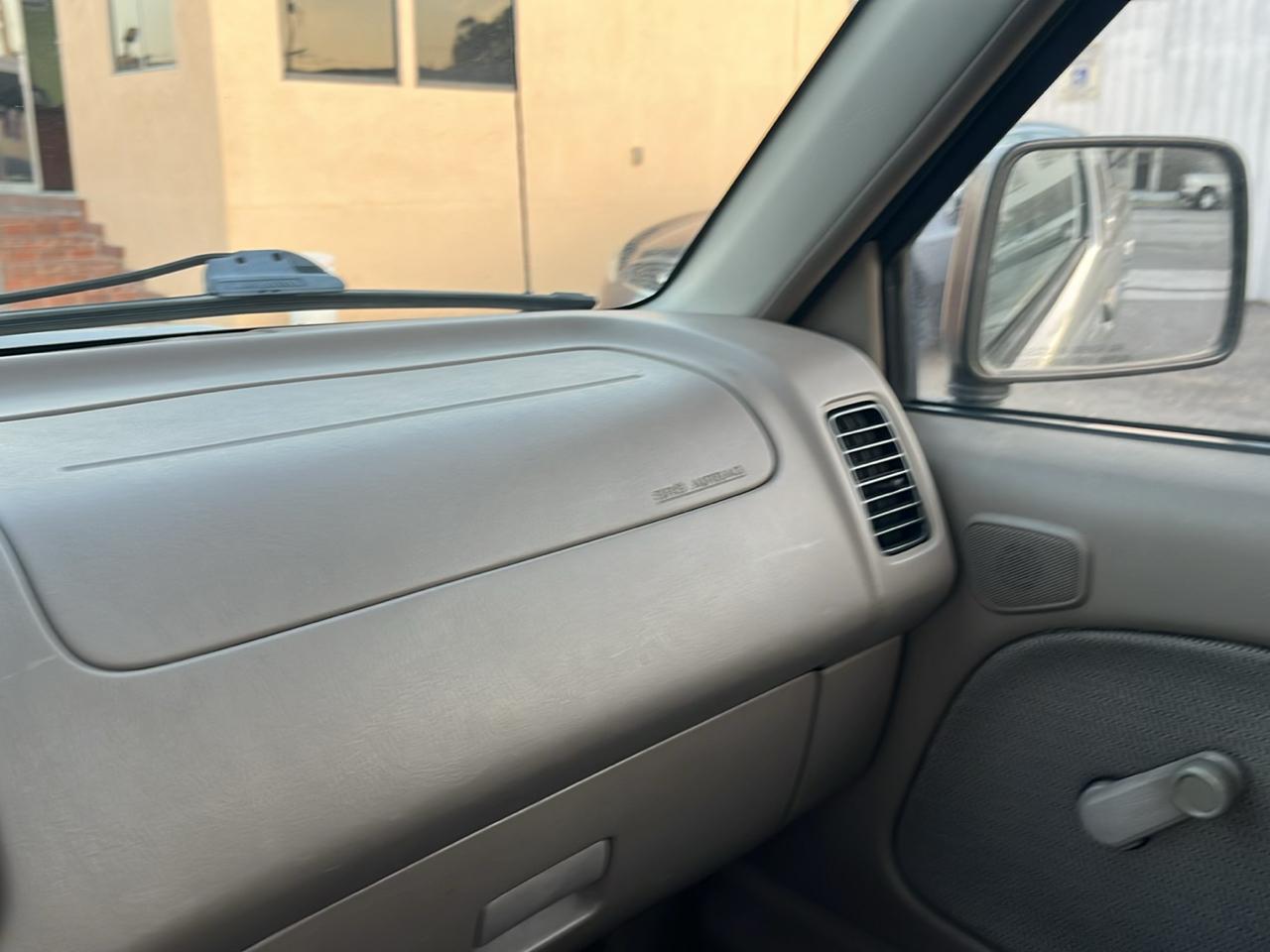 Nissan Frontier XE King Cab 2WD 2001
