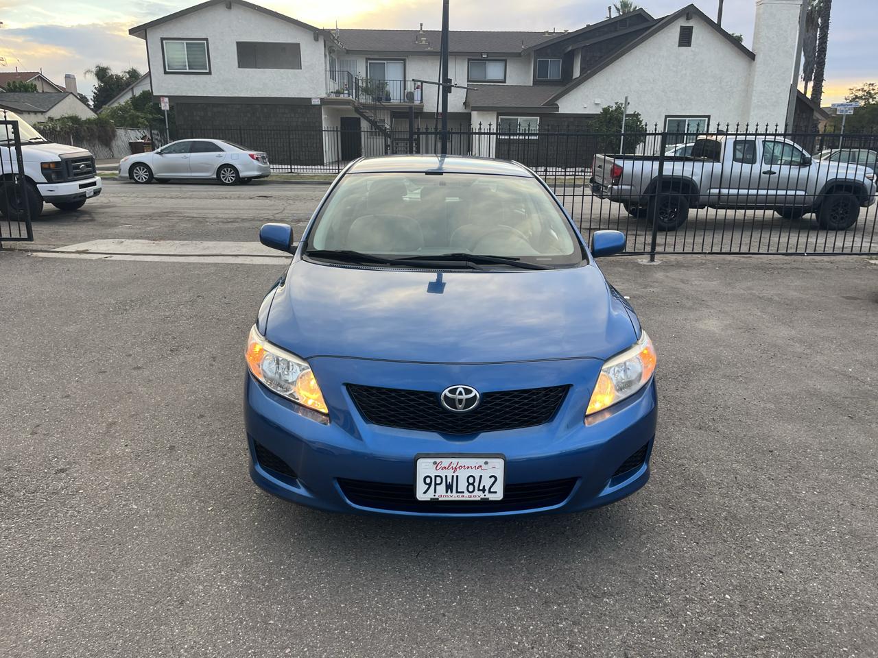 Toyota Corolla Base 5-Speed MT 2010