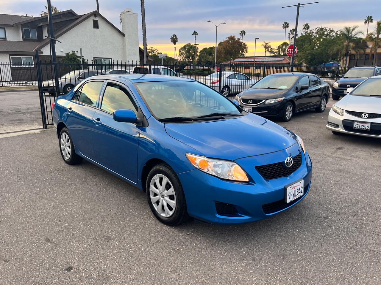 Toyota Corolla Base 5-Speed MT 2010