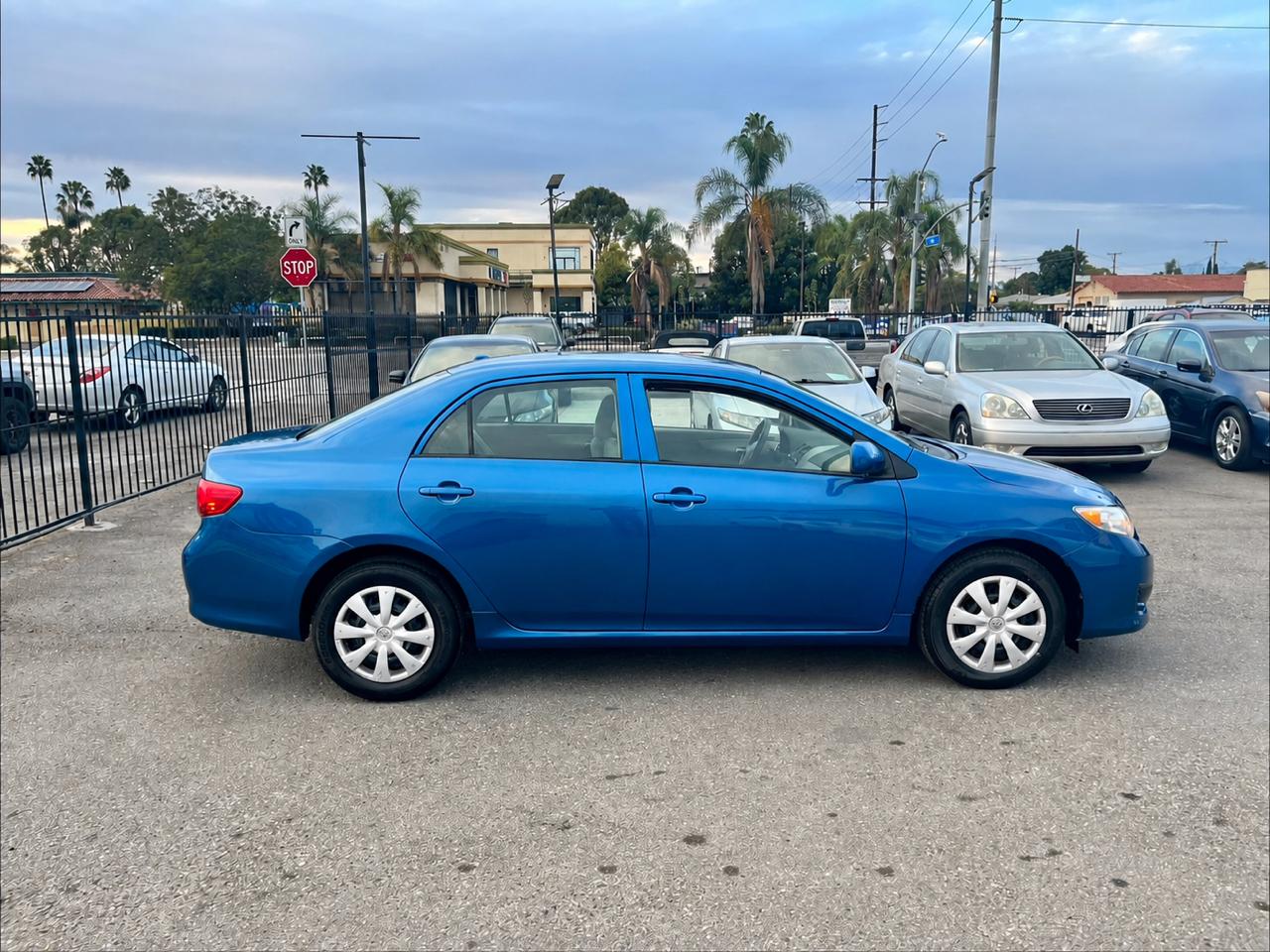 Toyota Corolla Base 5-Speed MT 2010