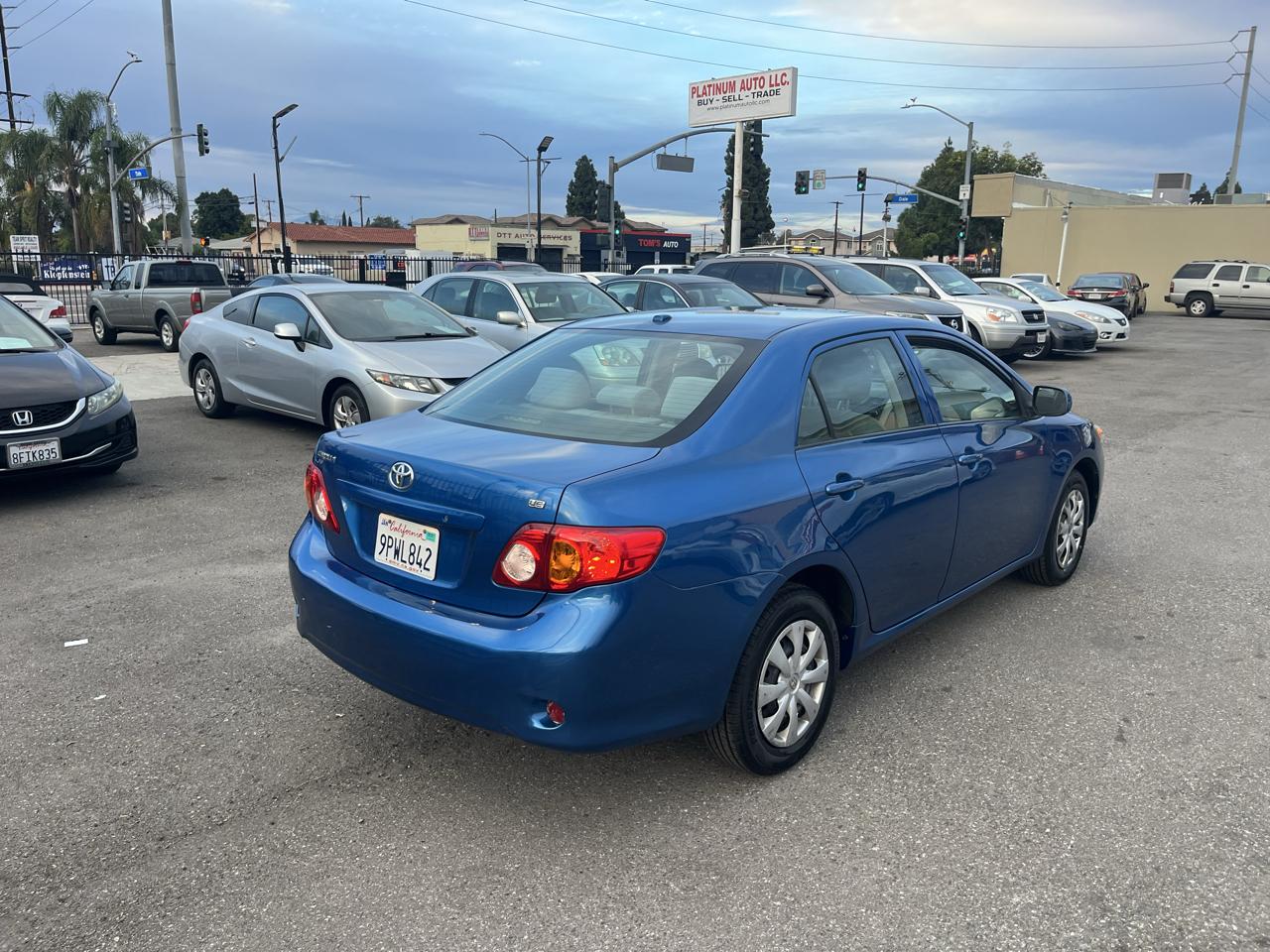 Toyota Corolla Base 5-Speed MT 2010