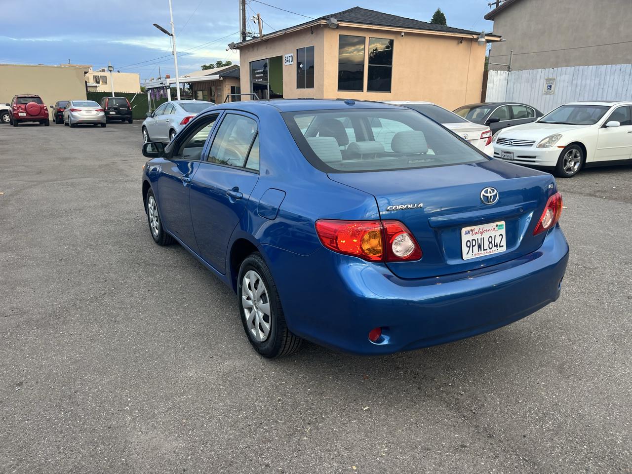 Toyota Corolla Base 5-Speed MT 2010