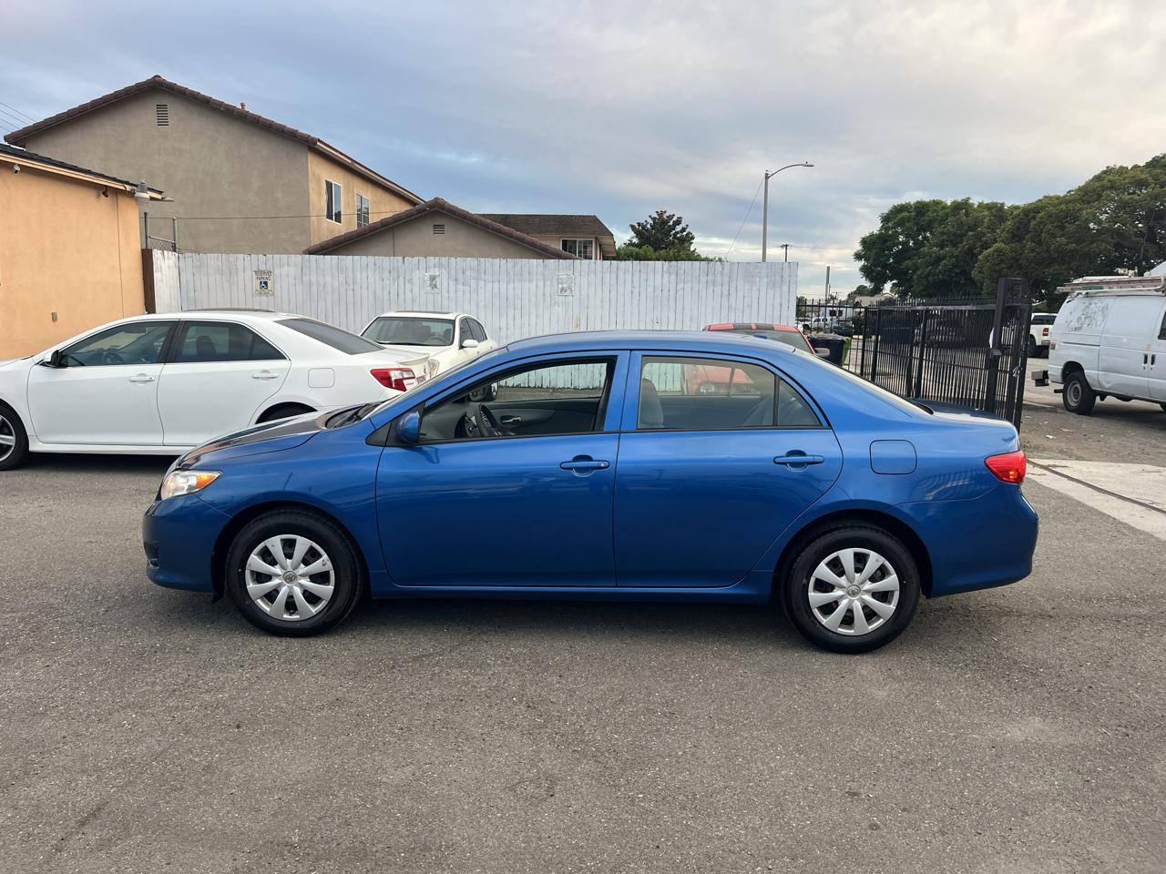 Toyota Corolla Base 5-Speed MT 2010