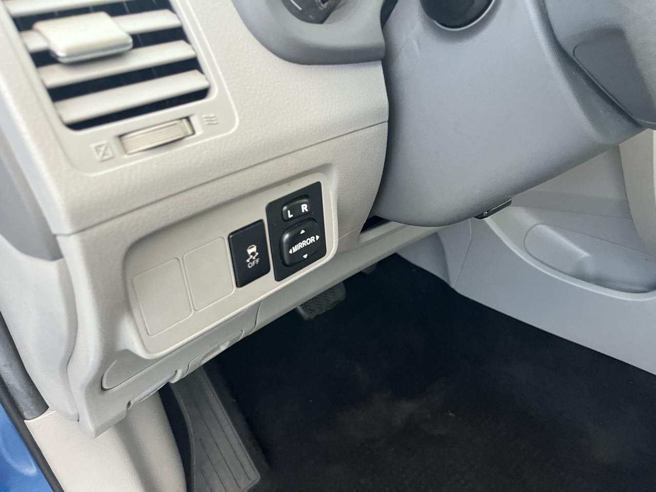 Toyota Corolla Base 5-Speed MT 2010