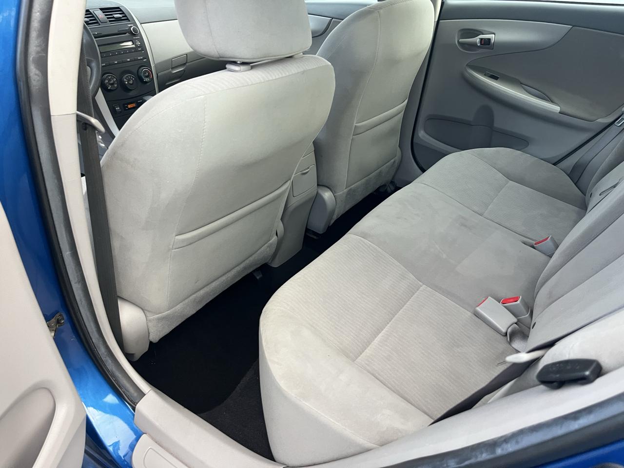 Toyota Corolla Base 5-Speed MT 2010
