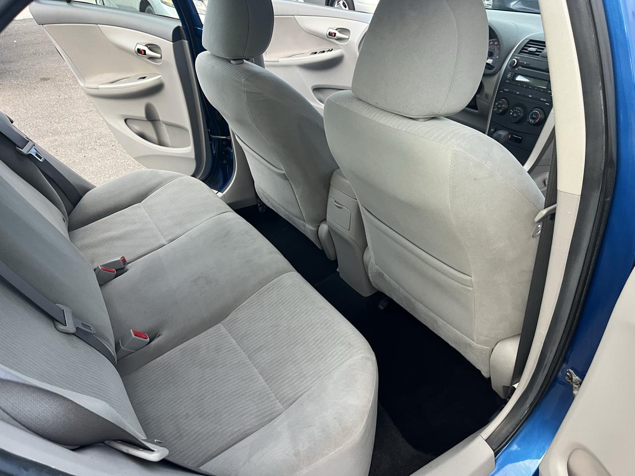 Toyota Corolla Base 5-Speed MT 2010