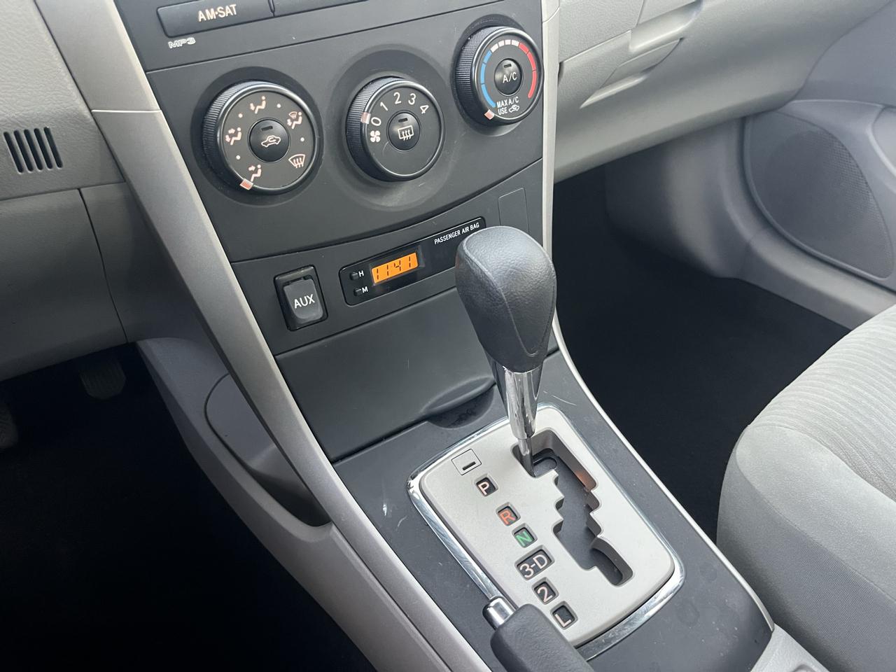 Toyota Corolla Base 5-Speed MT 2010