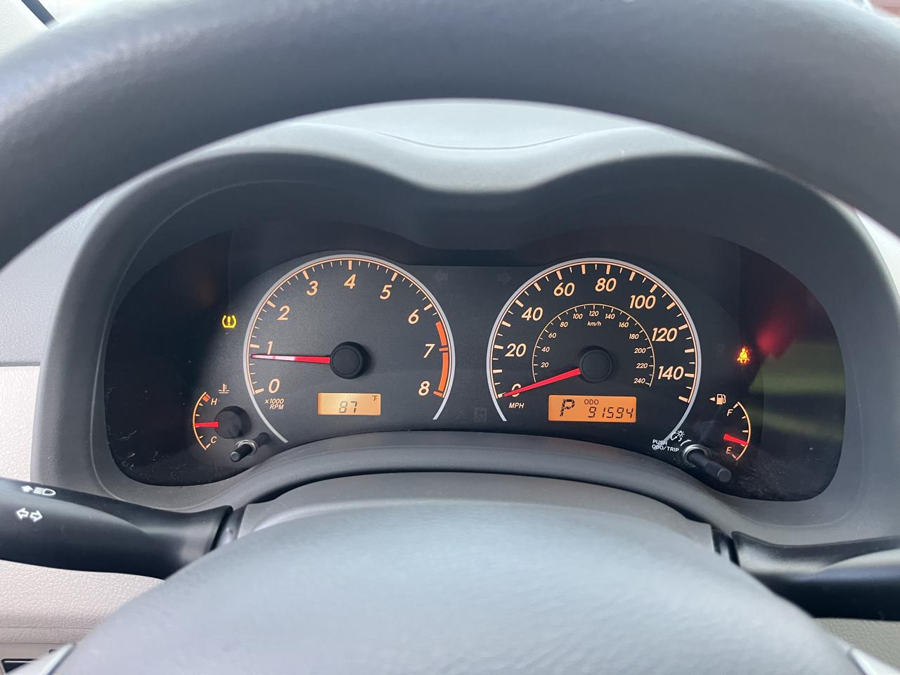 Toyota Corolla Base 5-Speed MT 2010