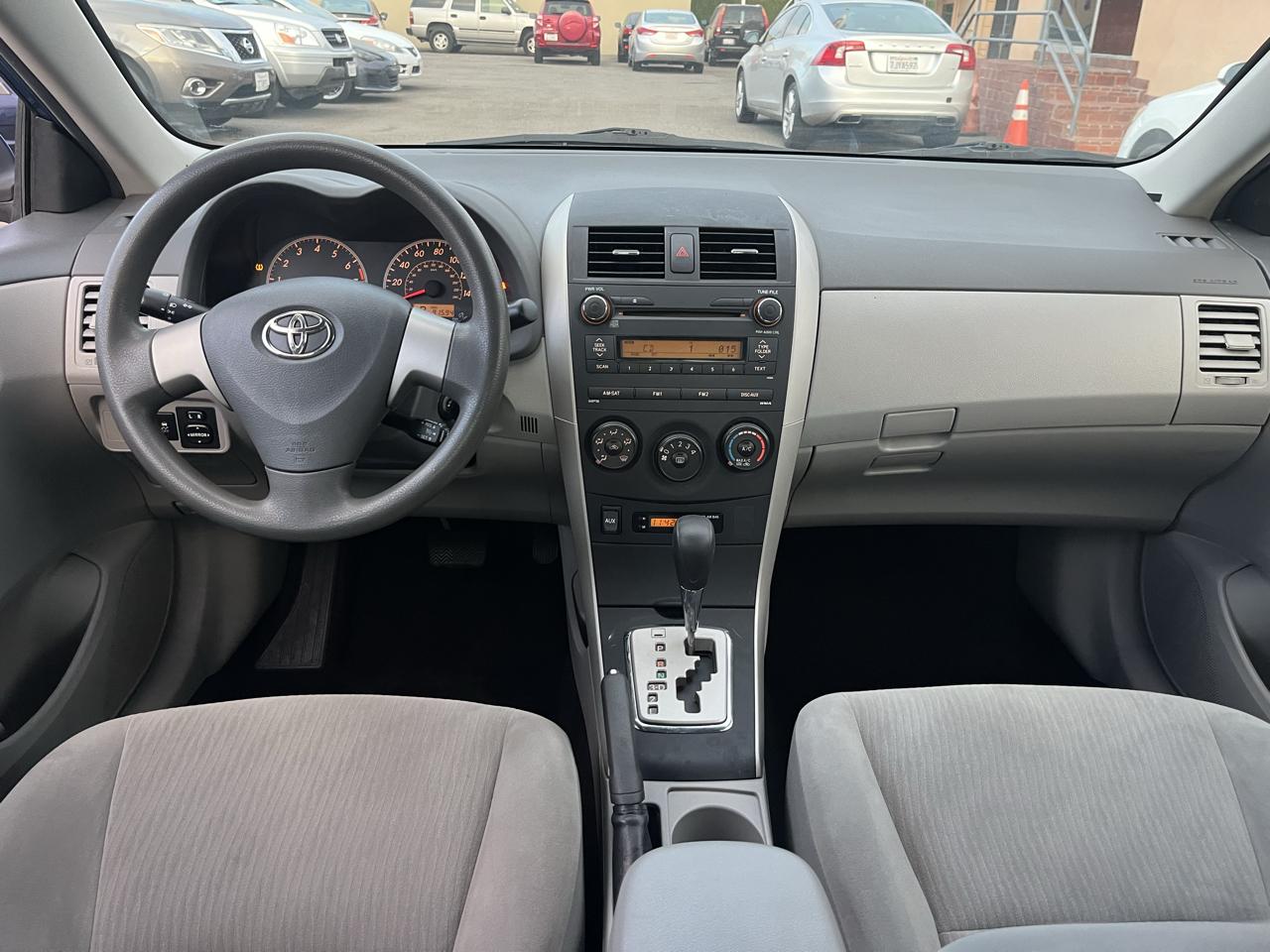 Toyota Corolla Base 5-Speed MT 2010