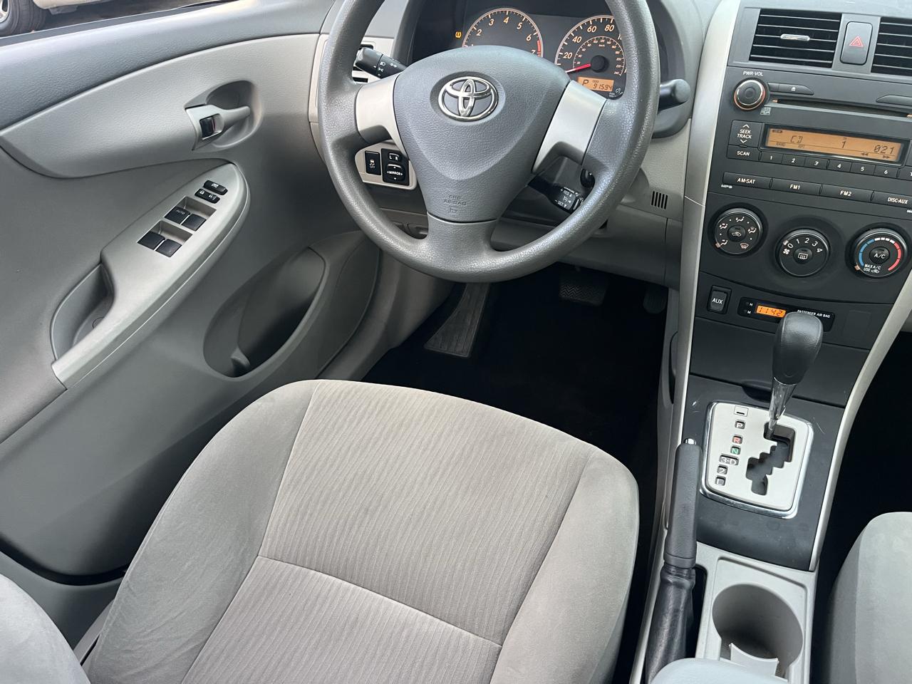 Toyota Corolla Base 5-Speed MT 2010