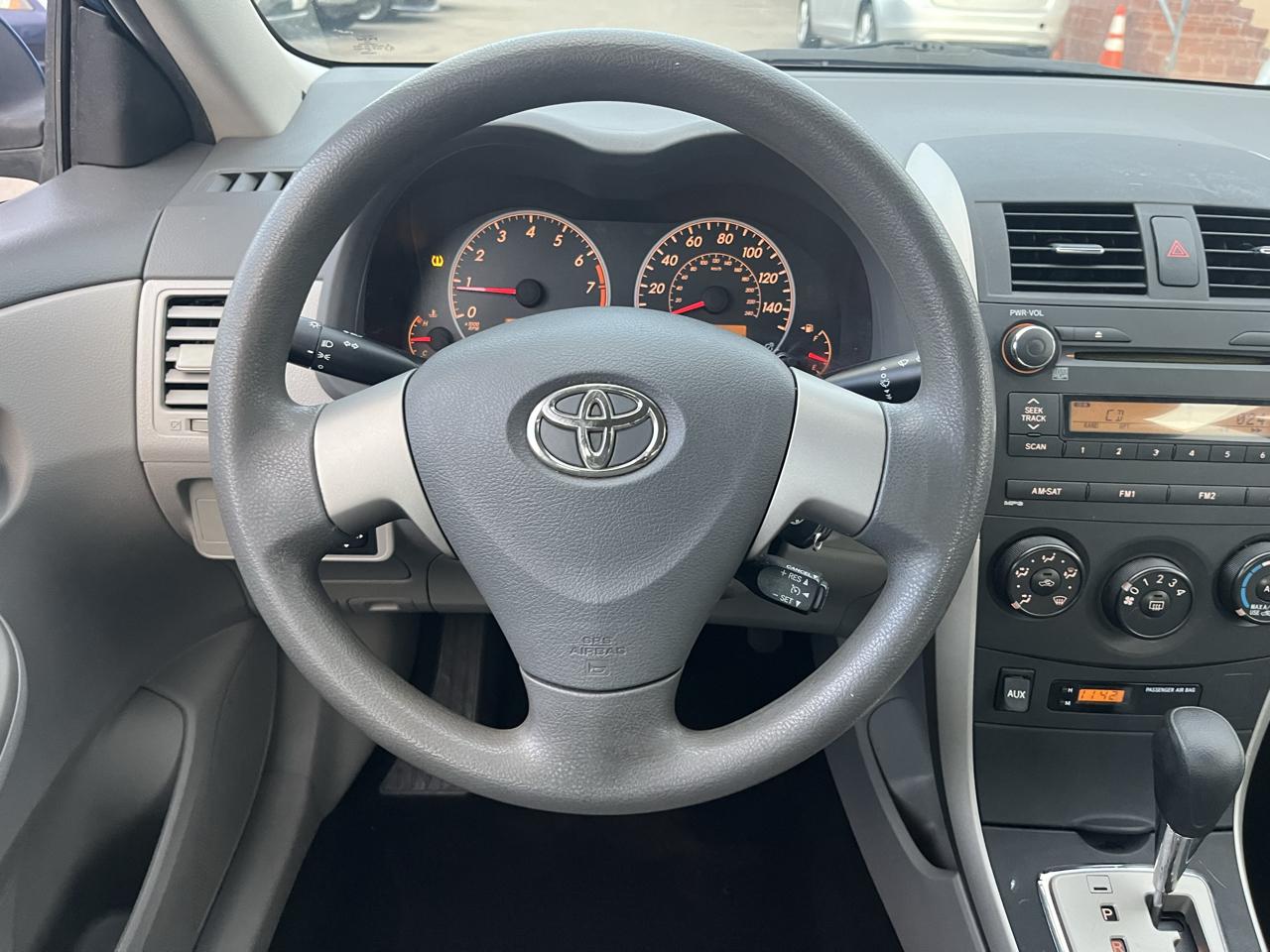 Toyota Corolla Base 5-Speed MT 2010