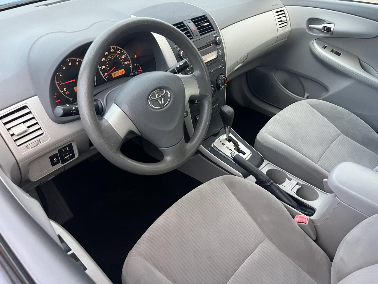 Toyota Corolla Base 5-Speed MT 2010