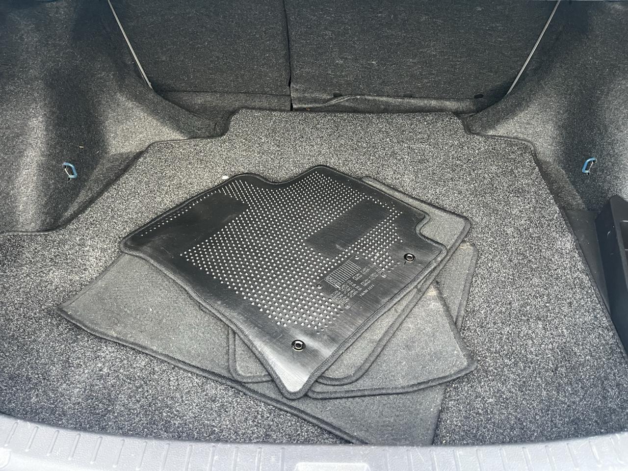 Toyota Corolla Base 5-Speed MT 2010