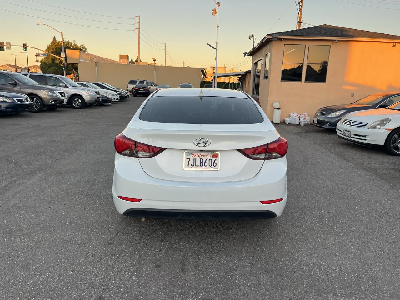 Hyundai Elantra 4dr Sdn Auto SE 2015