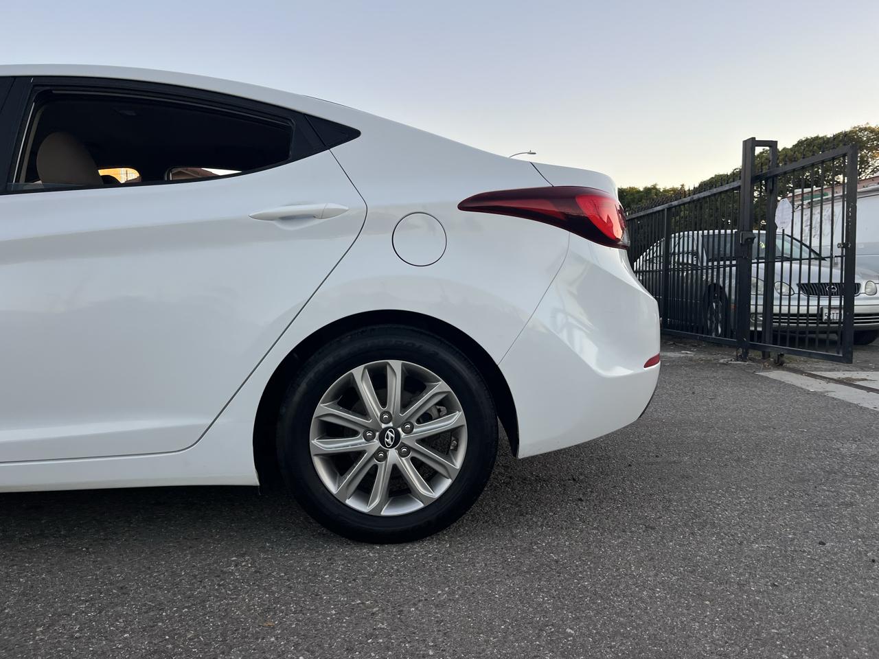 Hyundai Elantra 4dr Sdn Auto SE 2015