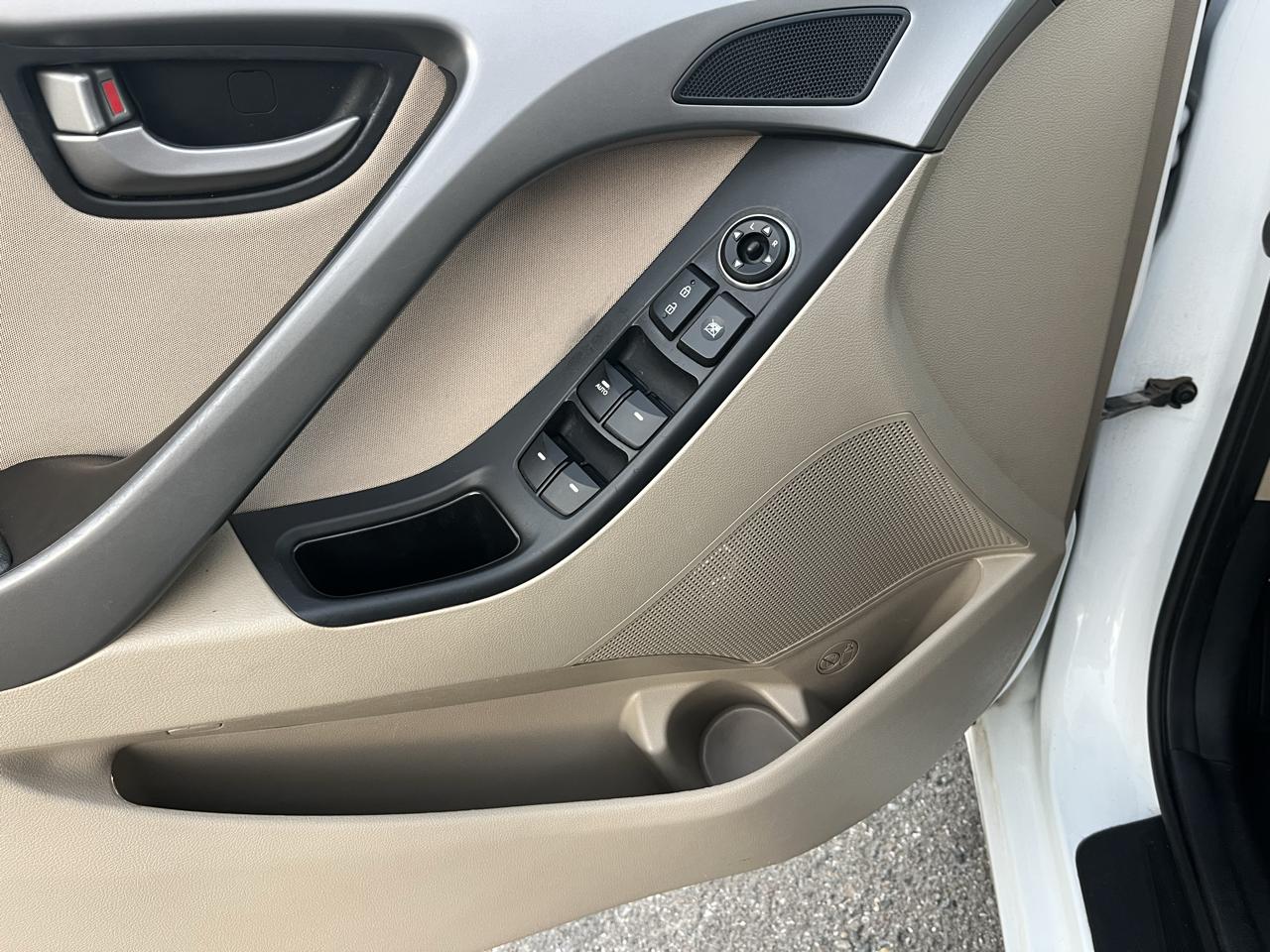 Hyundai Elantra 4dr Sdn Auto SE 2015