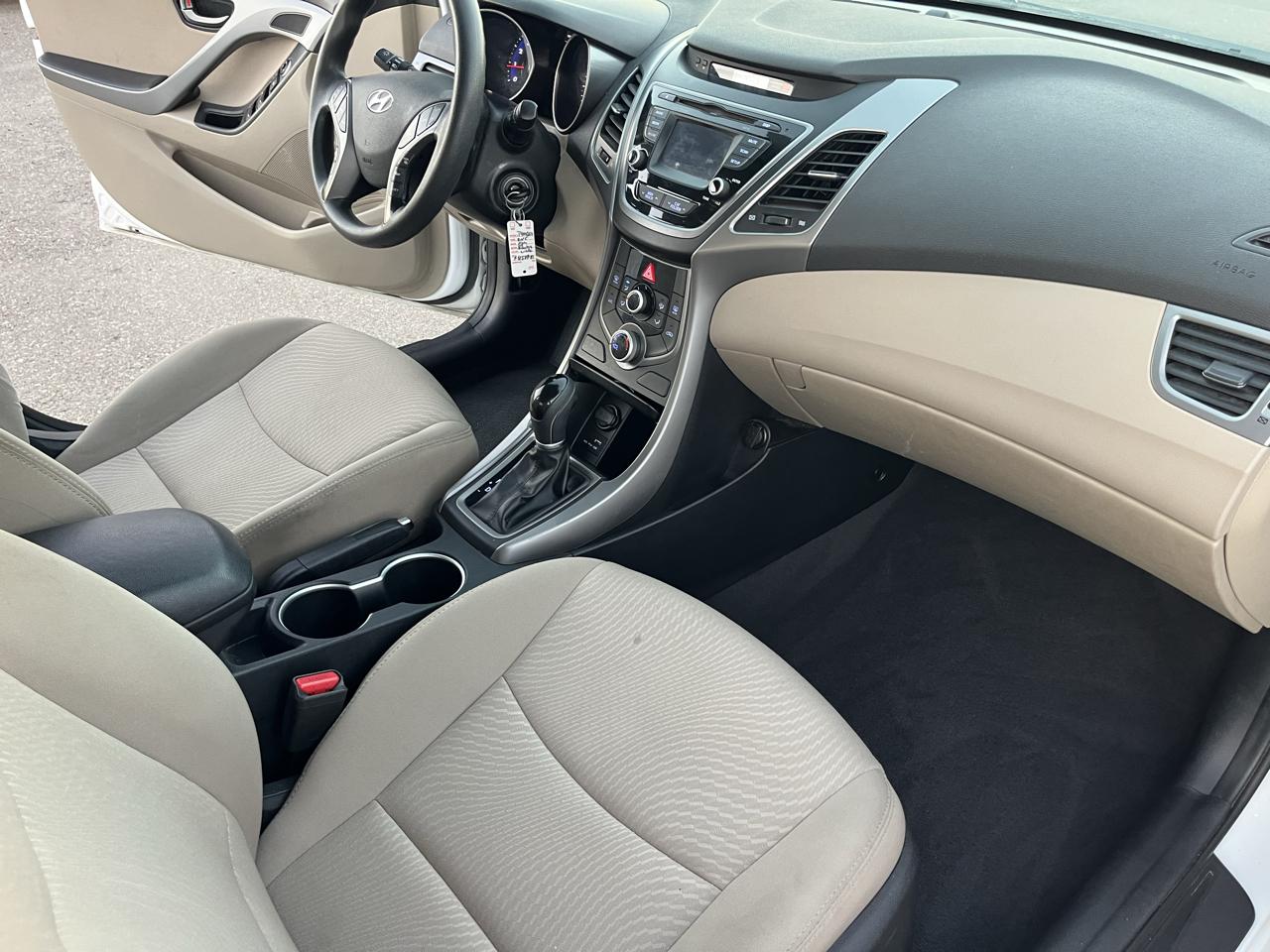 Hyundai Elantra 4dr Sdn Auto SE 2015