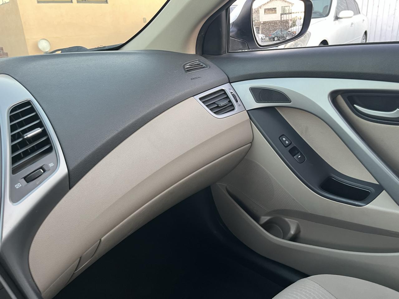 Hyundai Elantra 4dr Sdn Auto SE 2015
