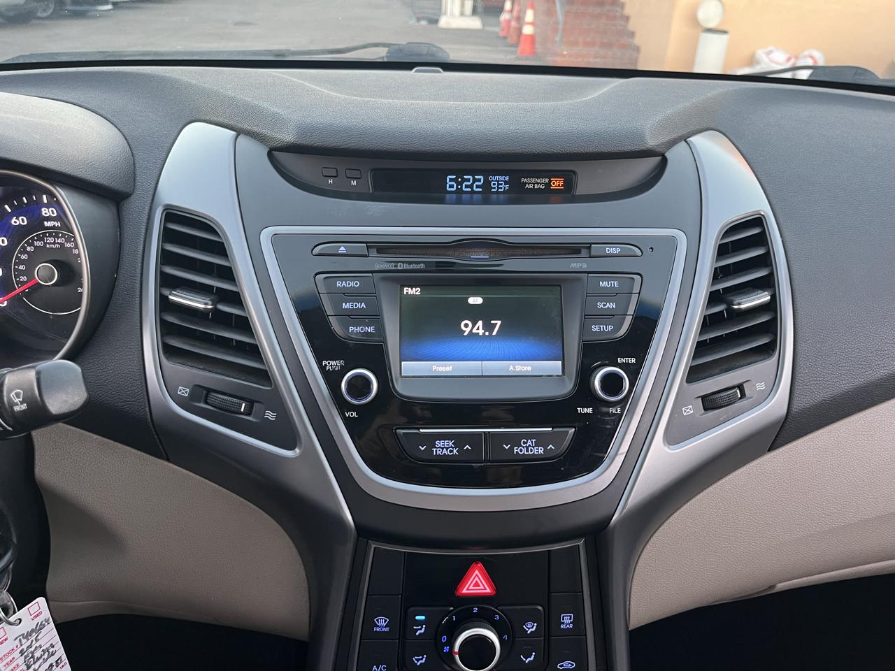 Hyundai Elantra 4dr Sdn Auto SE 2015