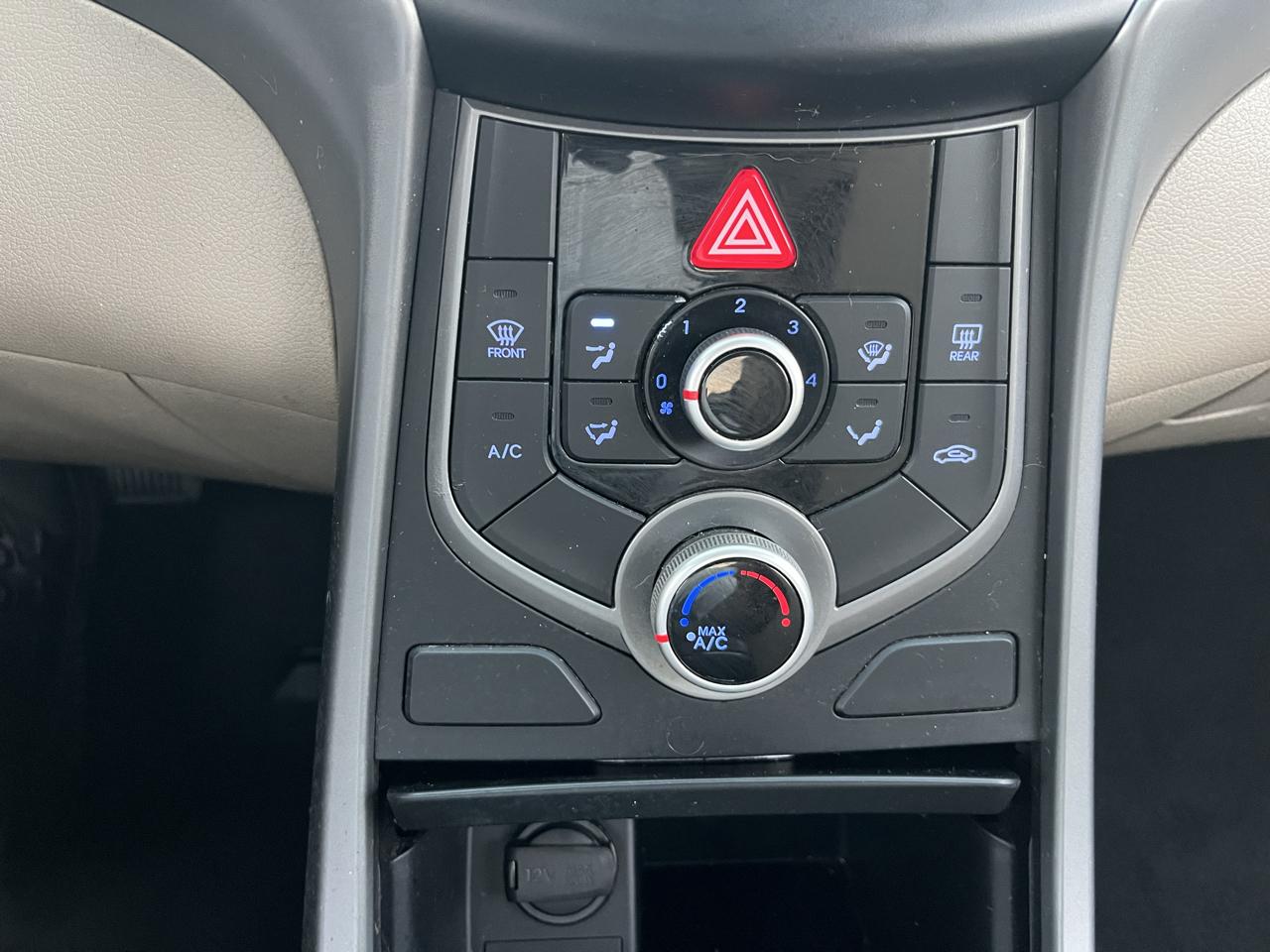Hyundai Elantra 4dr Sdn Auto SE 2015