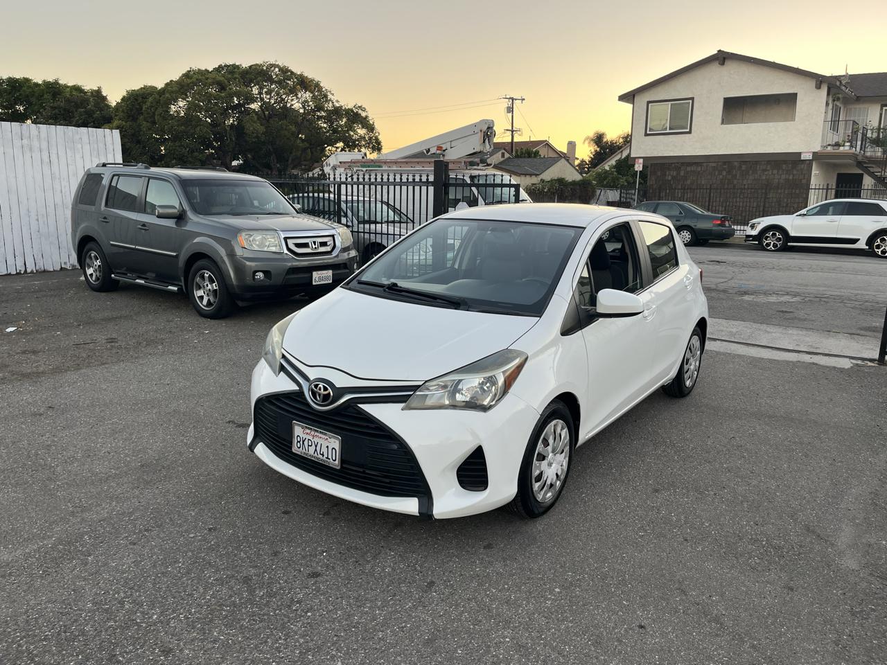 Toyota Yaris 5-Door L Auto (Natl) 2015