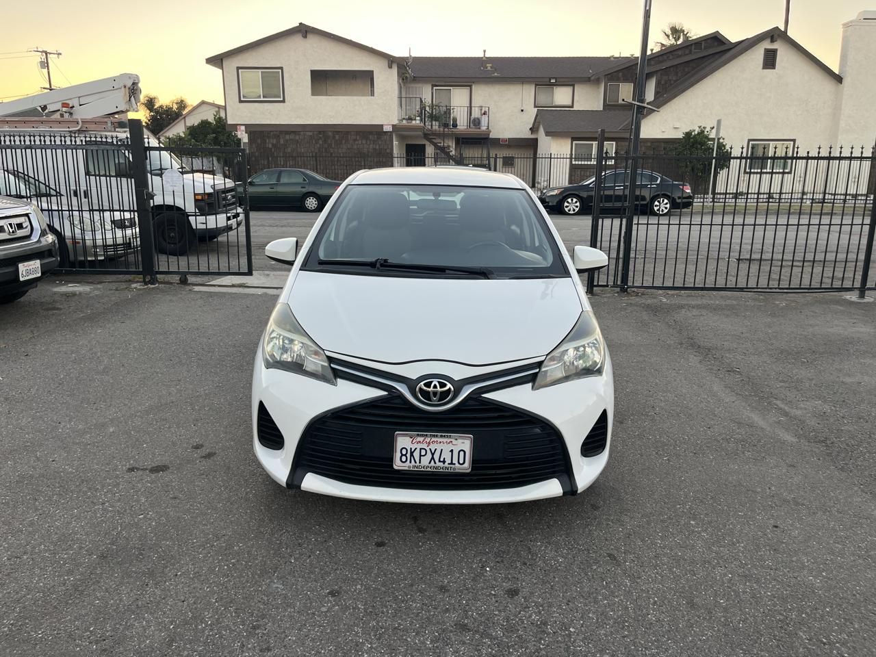 Toyota Yaris 5-Door L Auto (Natl) 2015
