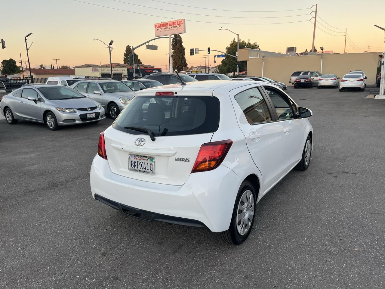 Toyota Yaris 5-Door L Auto (Natl) 2015