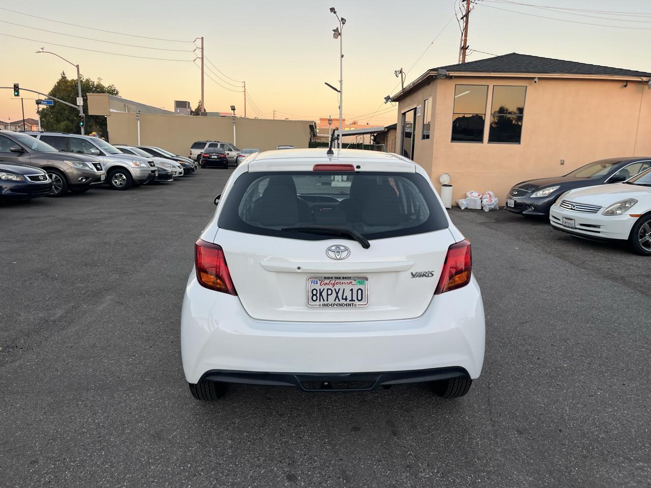 Toyota Yaris 5-Door L Auto (Natl) 2015