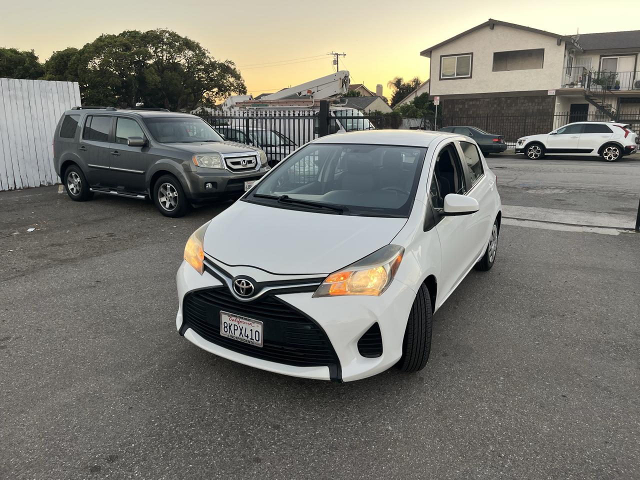 Toyota Yaris 5-Door L Auto (Natl) 2015