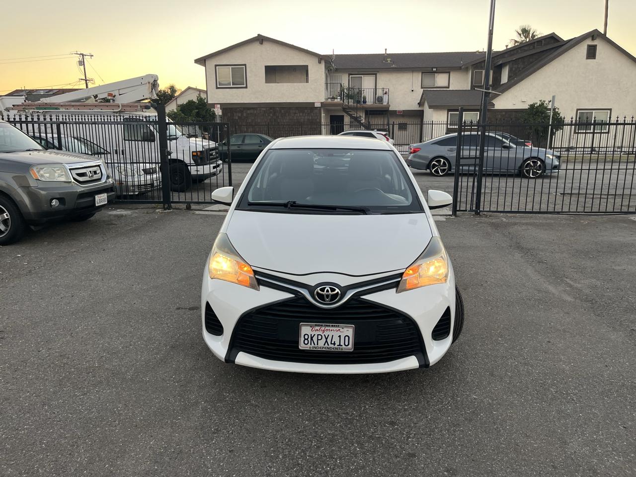 Toyota Yaris 5-Door L Auto (Natl) 2015