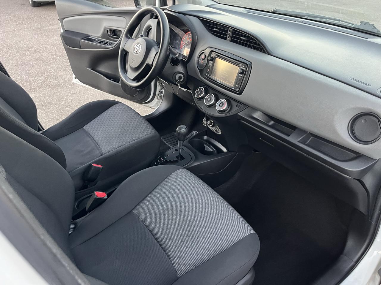 Toyota Yaris 5-Door L Auto (Natl) 2015