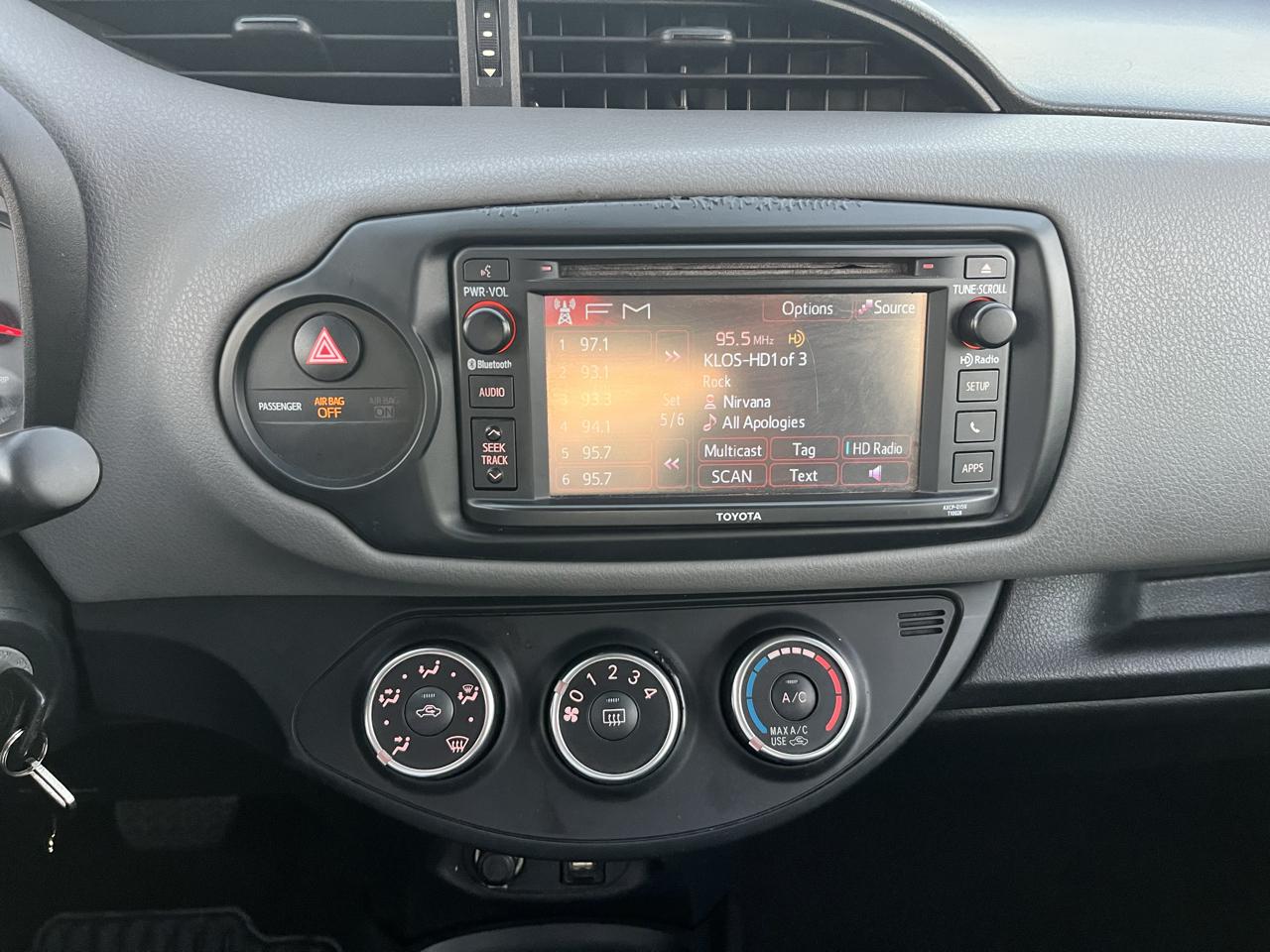 Toyota Yaris 5-Door L Auto (Natl) 2015