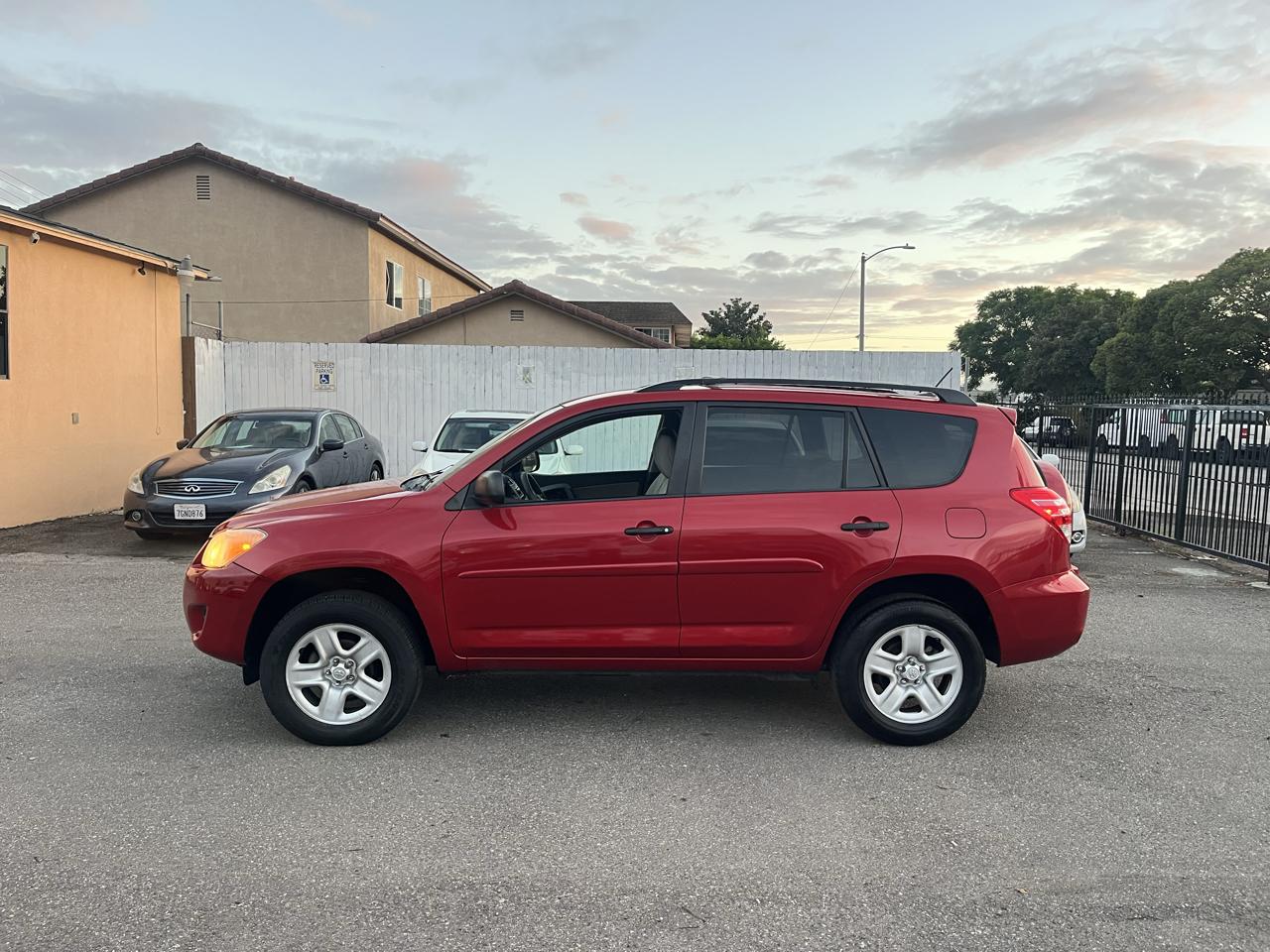 Toyota RAV4 Base I4 2WD 2010