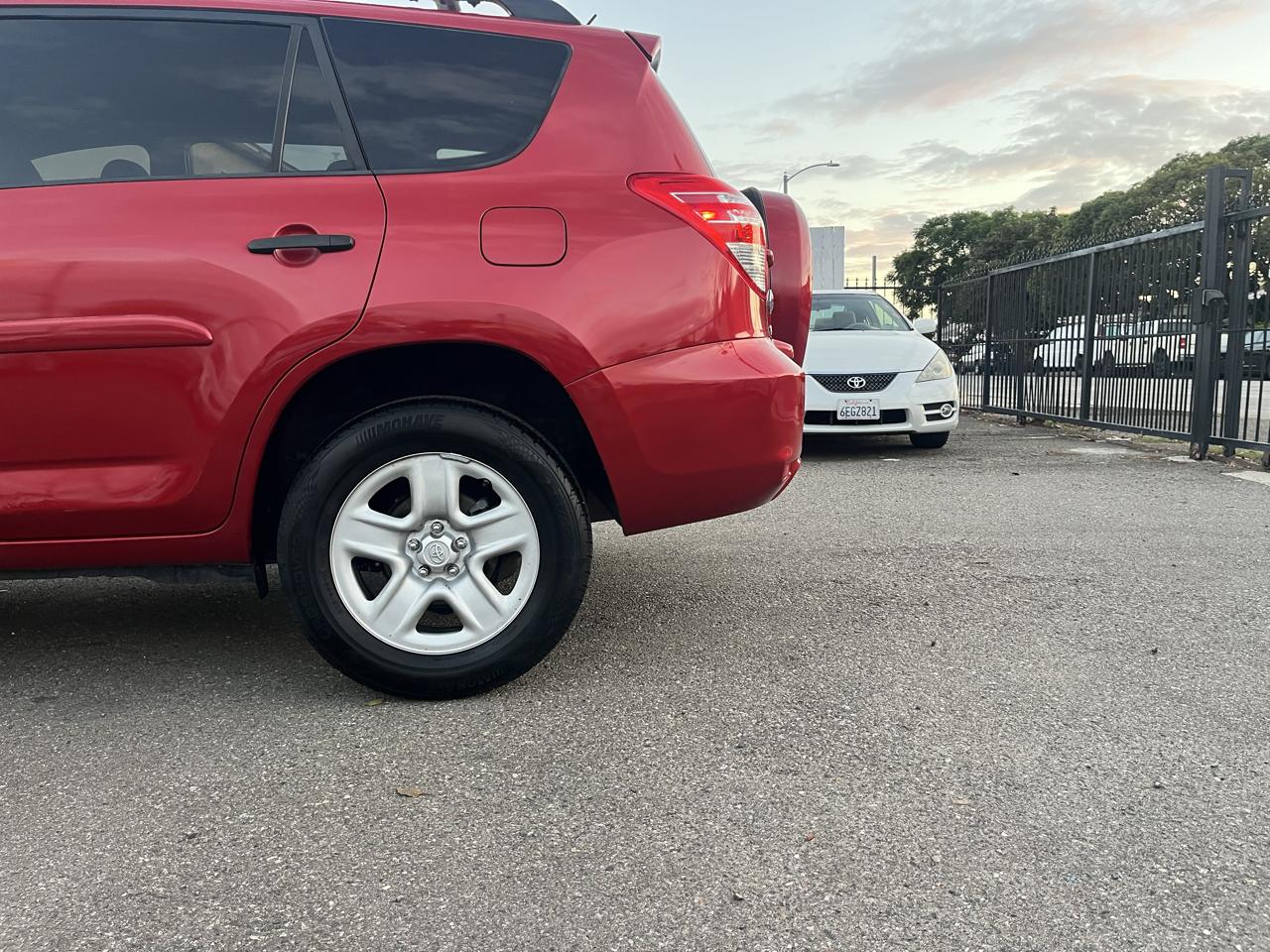 Toyota RAV4 Base I4 2WD 2010