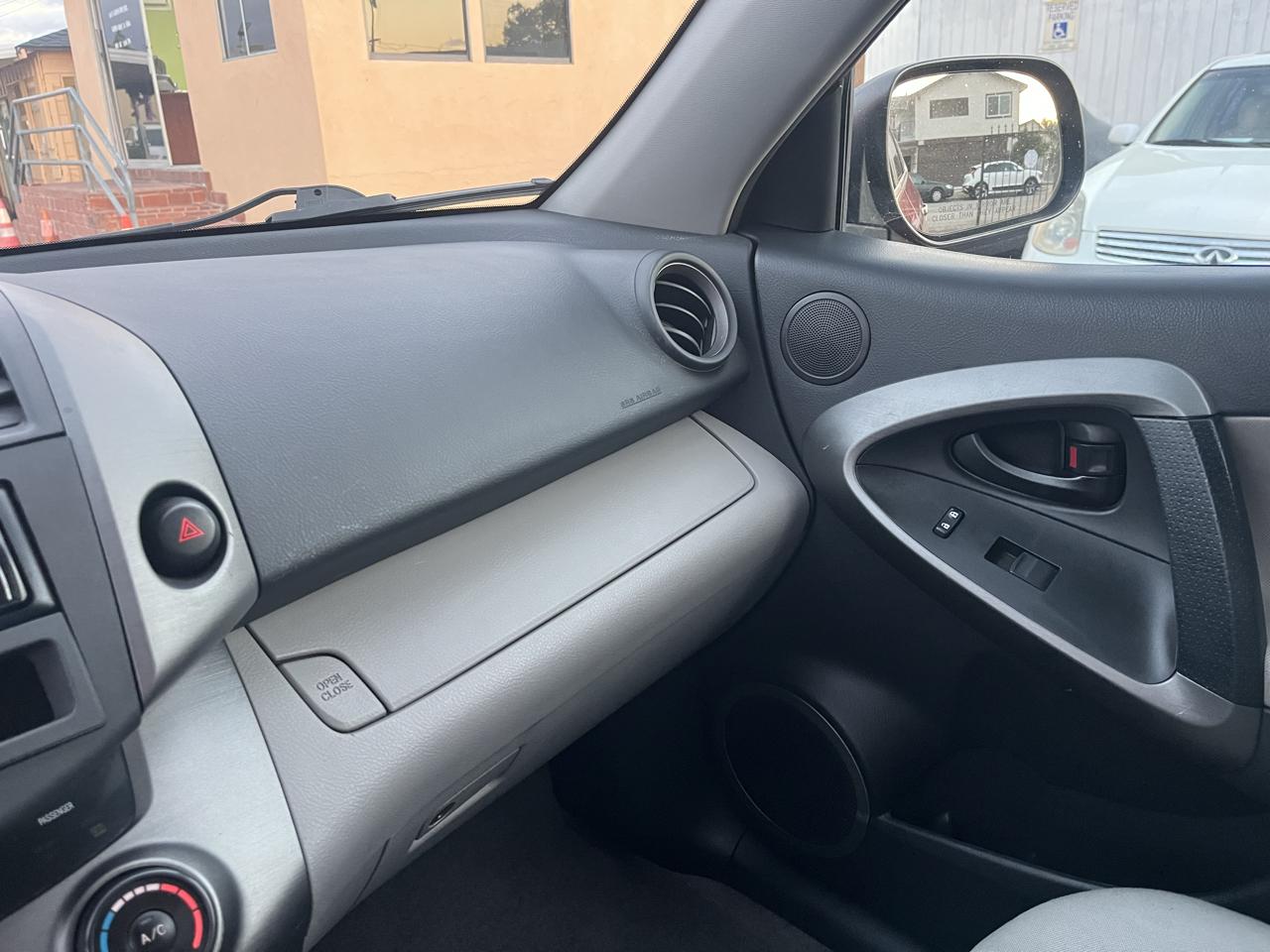 Toyota RAV4 Base I4 2WD 2010