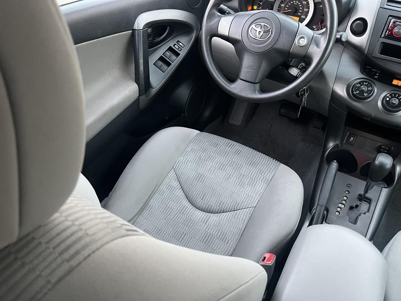 Toyota RAV4 Base I4 2WD 2010