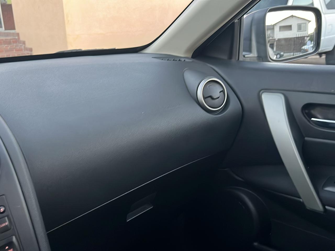 Nissan Rogue S AWD 2011