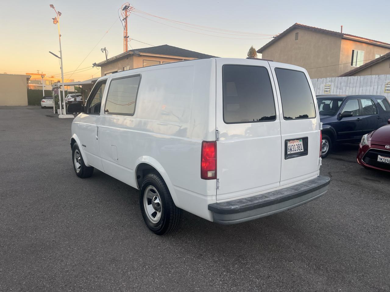 Chevrolet Astro Cargo Van 2WD 2002