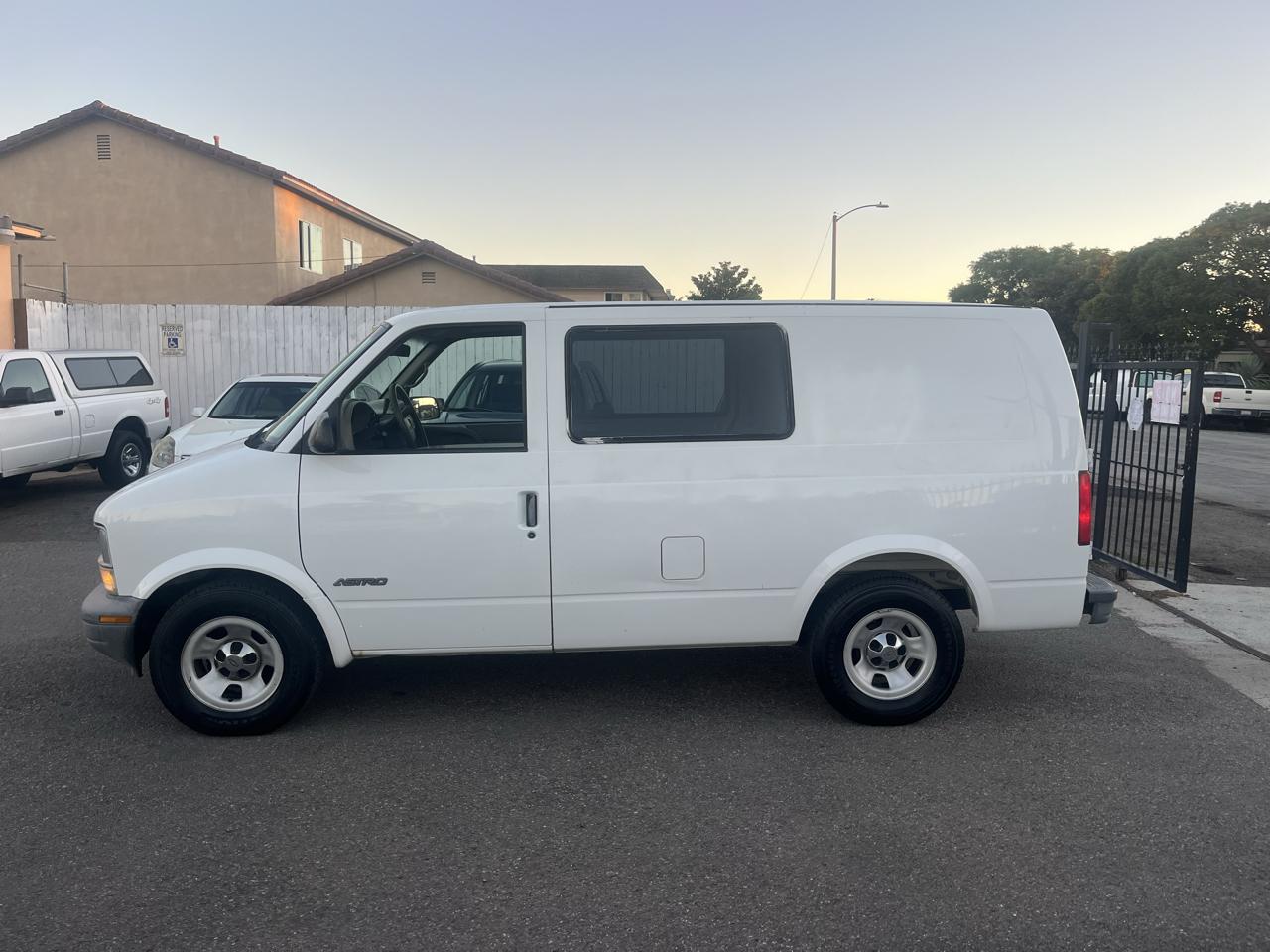 Chevrolet Astro Cargo Van 2WD 2002