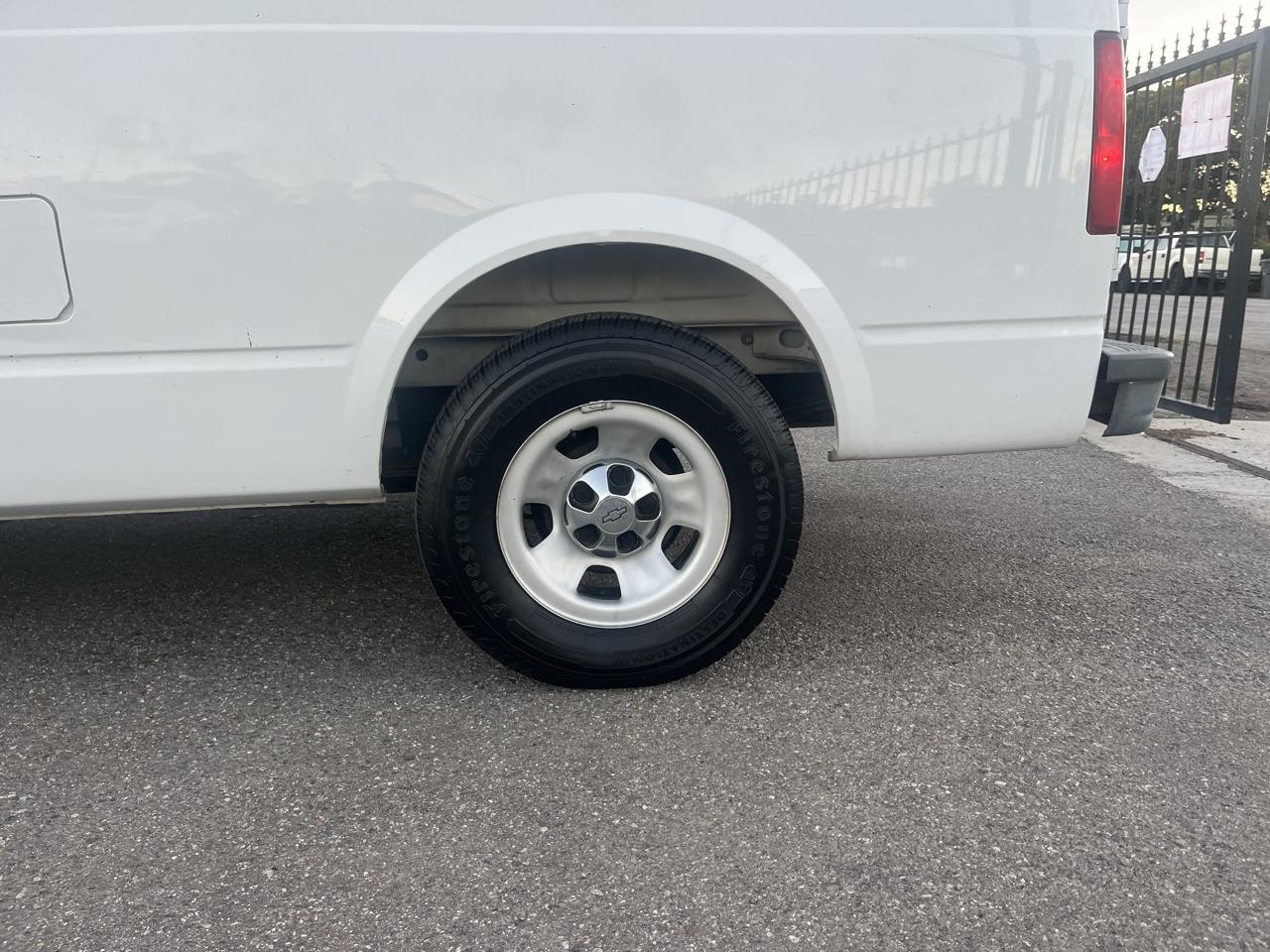 Chevrolet Astro Cargo Van 2WD 2002