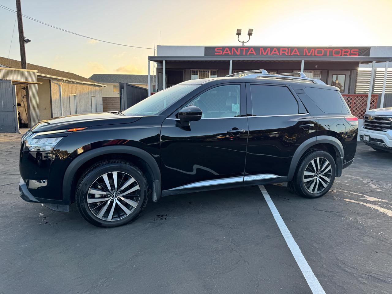 2023 Nissan Pathfinder Platinum