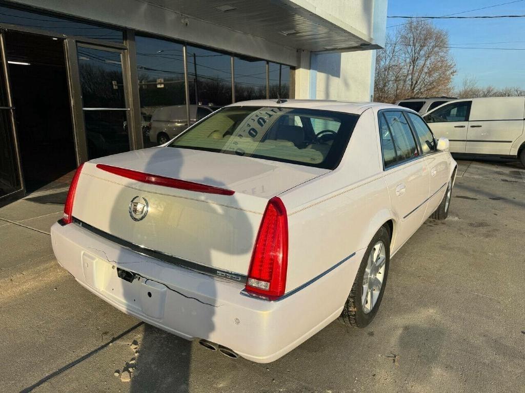 Cadillac DTS Sedan 2006