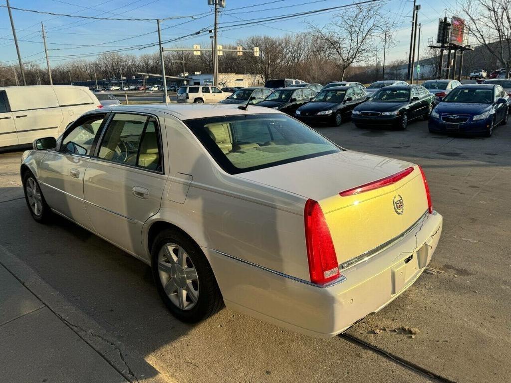 Cadillac DTS Sedan 2006