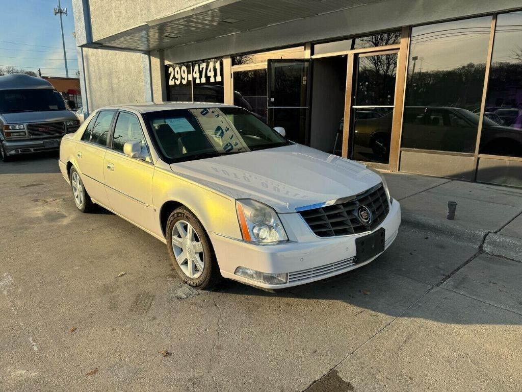 Cadillac DTS Sedan 2006