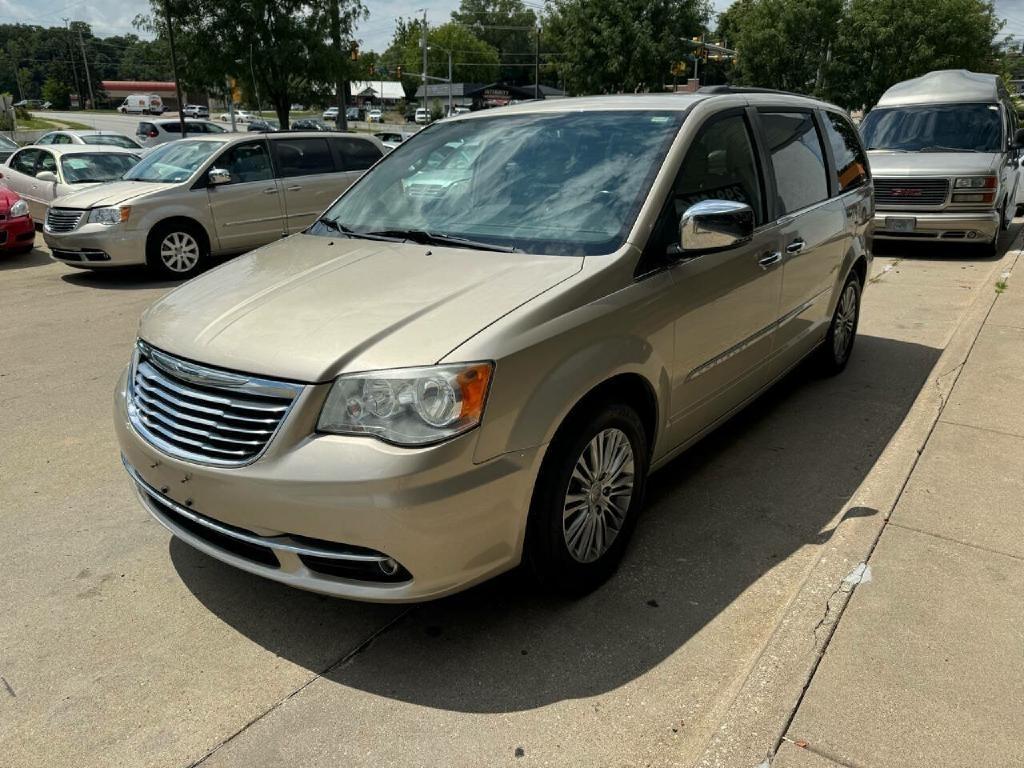 Chrysler Town & Country Touring-L 2013