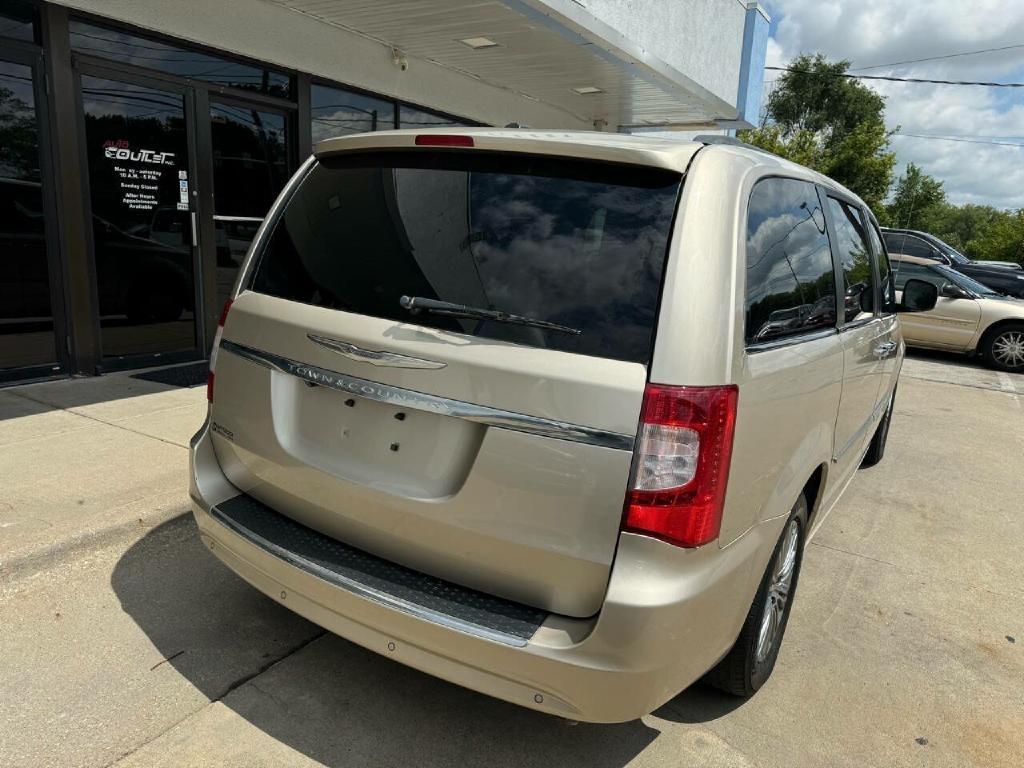 Chrysler Town & Country Touring-L 2013